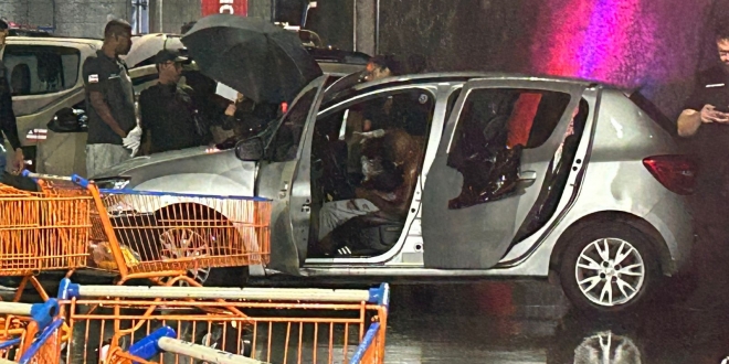 Corpos de casal são encontrados dentro de veículo no estacionamento de mercado em Simões Filho 
