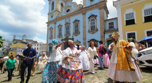 Dia Nacional da Baiana de Acarajé reúne celebração e fé no Centro Histórico