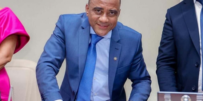 Simões Filho: Câmara reconhece trabalho do prefeito Del e aprova LOA 2026 por unanimidade