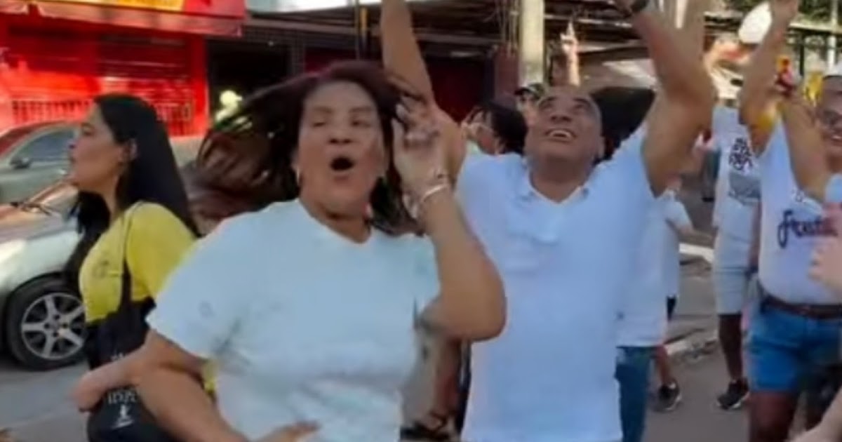 UM NOVO TEMPO: COM  NOVO EMPRÉSTIMO CHEIO DE ALEGRIA PARA O POVO PAGAR...