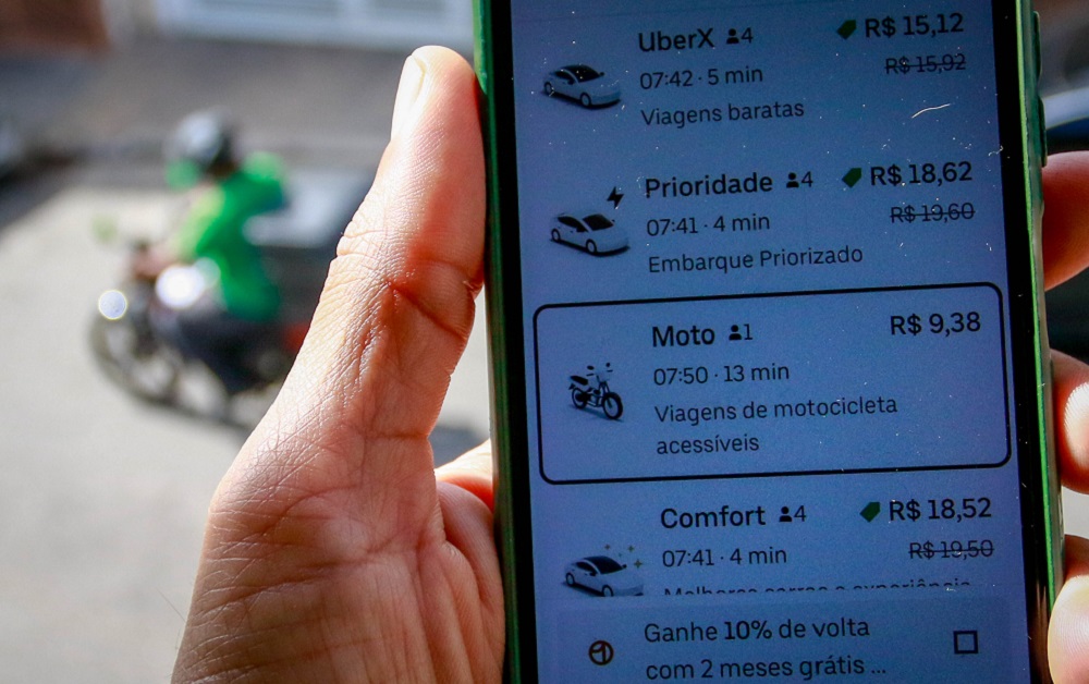 Câmara de SP aprova em 2º turno projeto que regulamenta mototáxi