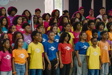 Coro Infantojuvenil do NEOJIBA realiza apresentação especial de Natal na Estação Rodoviária do Metrô | SECOM