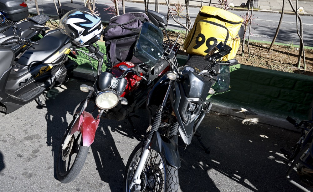 Empresas de mototáxi desistem de retomar serviço e criticam aval de Nunes: ‘Inviabiliza a operação’