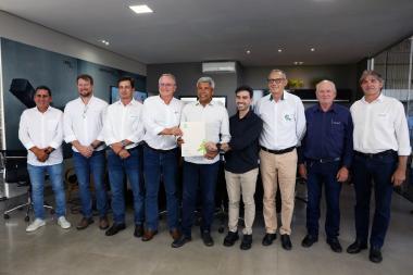 Governador se reúne com representantes da Cooperfarms e discute projeto agroindustrial para o Oeste | SECOM