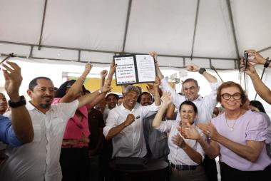 Jerônimo Rodrigues assina ordem de serviço para obra de macrodrenagem em Dário Meira | SECOM