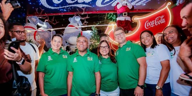 Prefeito Del abre “Vila Luz do Mundo” e arrasta multidão na Praça da Bíblia