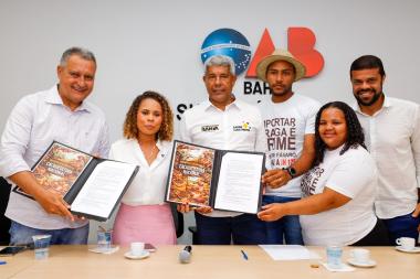 Governador Jerônimo Rodrigues discute impactos da queda no preço do cacau com produtores e prefeitos em Gandu | SECOM