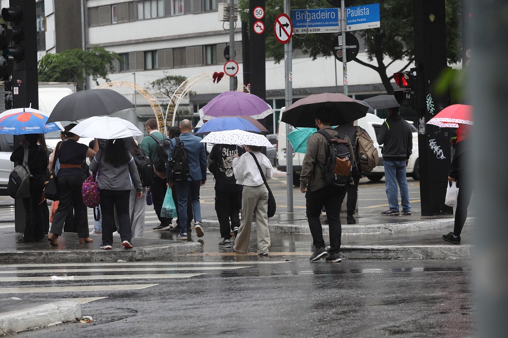 Inmet emite alerta amarelo para temporais e chuvas intensas em diversas regiões do país