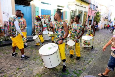 Muzenza, Olodum, Didá, Ganhadeiras, Cortejo Afro levam música e axé para baianos e turistas | SECOM