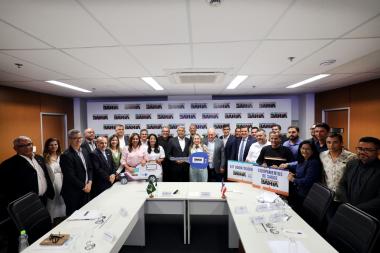 Uibaí recebe equipamentos para modernização da saúde, ambulância e TFD durante reunião com governador e secretários estaduais | SECOM