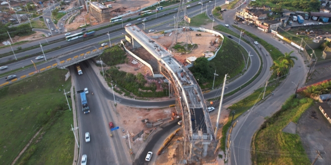 Lançamento de vigas em obras do VLT perto da BR-324 provocam mudanças no trânsito