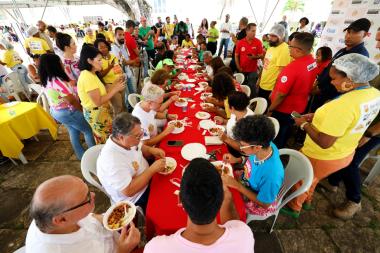 Projeto Cuidar de Quem Cuida recebe visita do governador e reforça assistência a trabalhadoras do Carnaval | SECOM