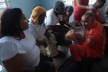 Bombeiros do Salvar realizam capacitação em primeiros socorros para pessoas cegas e com baixa visão em Salvador | SECOM