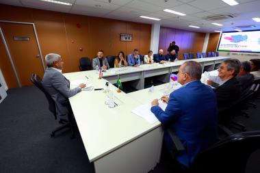 Governador recebe prefeito de Manoel Vitorino e discute investimentos para o município | SECOM