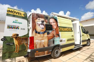 Governo da Bahia entrega unidade de Castramóvel para fortalecer controle populacional de cães no semiárido | SECOM