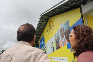 Mulheres em vulnerabilidade social recebem formação profissional para atuação com drywall | SECOM