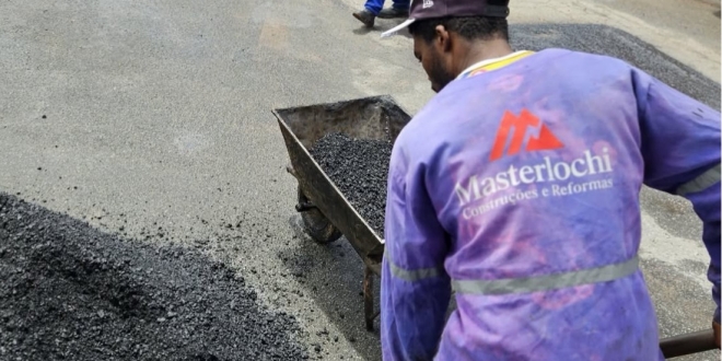 Simões Filho: Prefeitura reforça manutenção viária com operação tapa-buracos em vários bairros