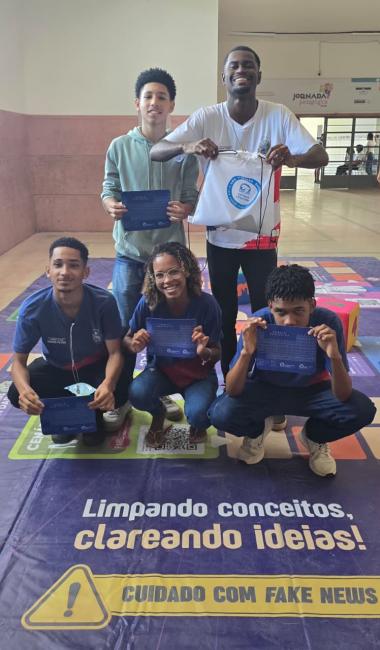 Alunos do ICEIA mergulham em jogo que revela perigos invisíveis dentro de casa | SECOM