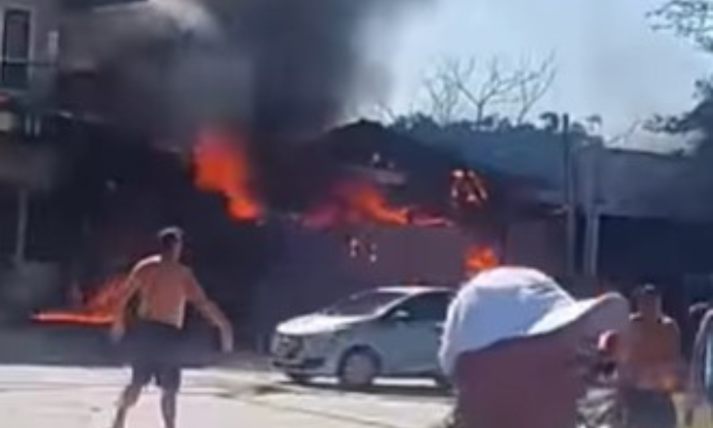 Avião de pequeno porte cai em restaurante e deixa 4 mortos no RS