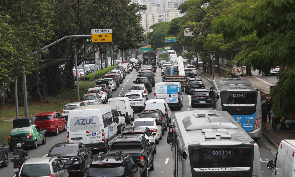 Como usar o ar-condicionado para gelar rápido e economizar combustível