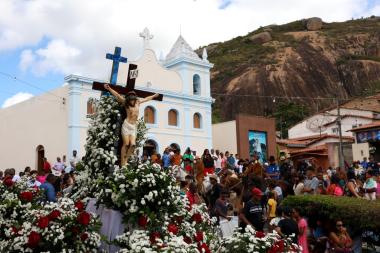 Em Milagres, Jerônimo Rodrigues une devoção, cultura e entregas para mobilidade e saúde | SECOM