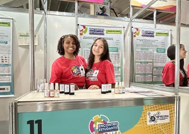 Estudantes baianas desenvolvem perfume em formato de bastão | SECOM