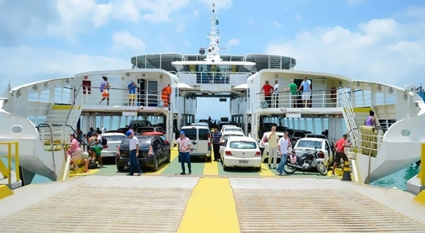 Fila para o Ferry-Boat supera quatro horas no Terminal de São Joaquim na véspera do feriadão