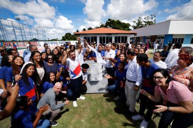 Governo entrega escola modernizada e anuncia pacote de obras em mobilidade e saúde para Conde | SECOM