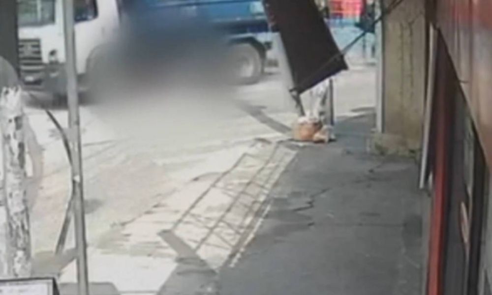 Idosa de 79 anos morre após ser atropelada por caminhão da Sabesp