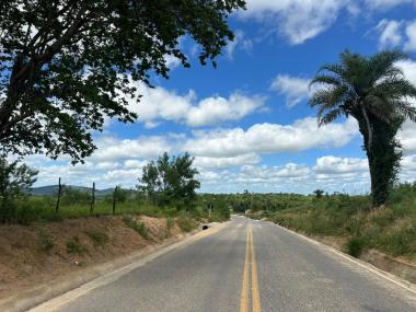 Pavimentação em Antônio Gonçalves melhora mobilidade e fortalece produção rural | SECOM