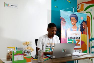 Programa Bahia pela Paz atua em comunidades e amplia trajetórias de jovens baianos: ‘enxerga a juventude preta e periférica’ | SECOM