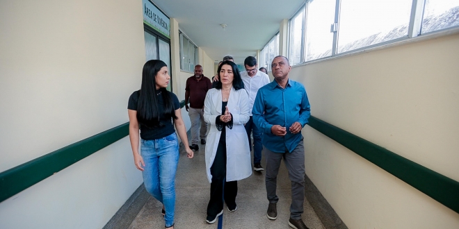 Simões Filho: Prefeito Del acompanha funcionamento do Hospital Municipal e reforça compromisso com a saúde