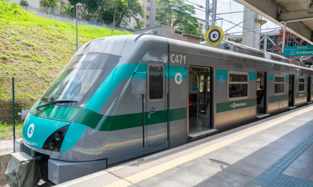 Trem da Linha 9-Esmeralda descarrila próximo à Berrini e afeta circulação