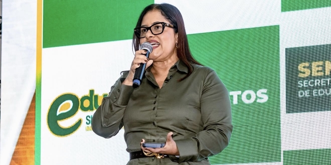 Deputada Kátia Oliveira marca presença em Jornada Formativa e reforça compromisso com a educação em Simões Filho