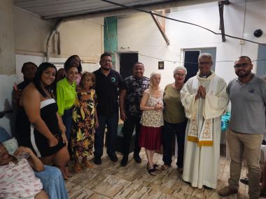 Mês das Mães Solidário: Servidores da Secom entregam arrecadações para idosas do Lar Elizabete | SECOM