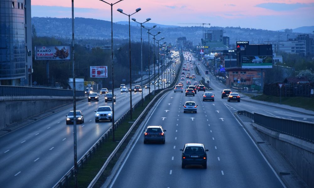 Como usar o farol de neblina corretamente e evitar multas no trânsito