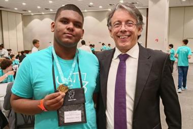 Estudante da rede estadual conquista terceira medalha de ouro em olimpíada nacional de Matemática | SECOM
