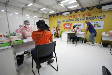 Posto de Testagem no Itapedro consolida ações da Sesab de prevenção de IST durante festejos juninos | SECOM