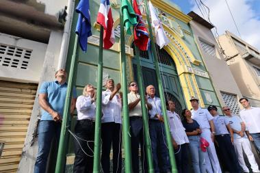 Governador participa da abertura e segue no cortejo do Dois de Julho em Salvador | SECOM