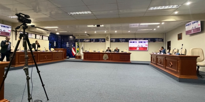 Simões Filho: 10 vereadores faltam e sessão da Câmara é cancelada por falta de quórum; confira quem não compareceu