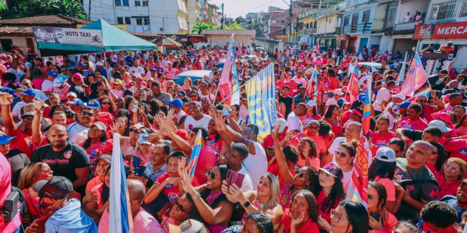 Caminhada Onda Rosa reúne multidão e leva força da mobilização às ruas de Simões Filho