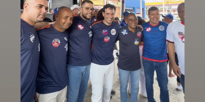 Léo Prates participa de adesivaço em Simões Filho