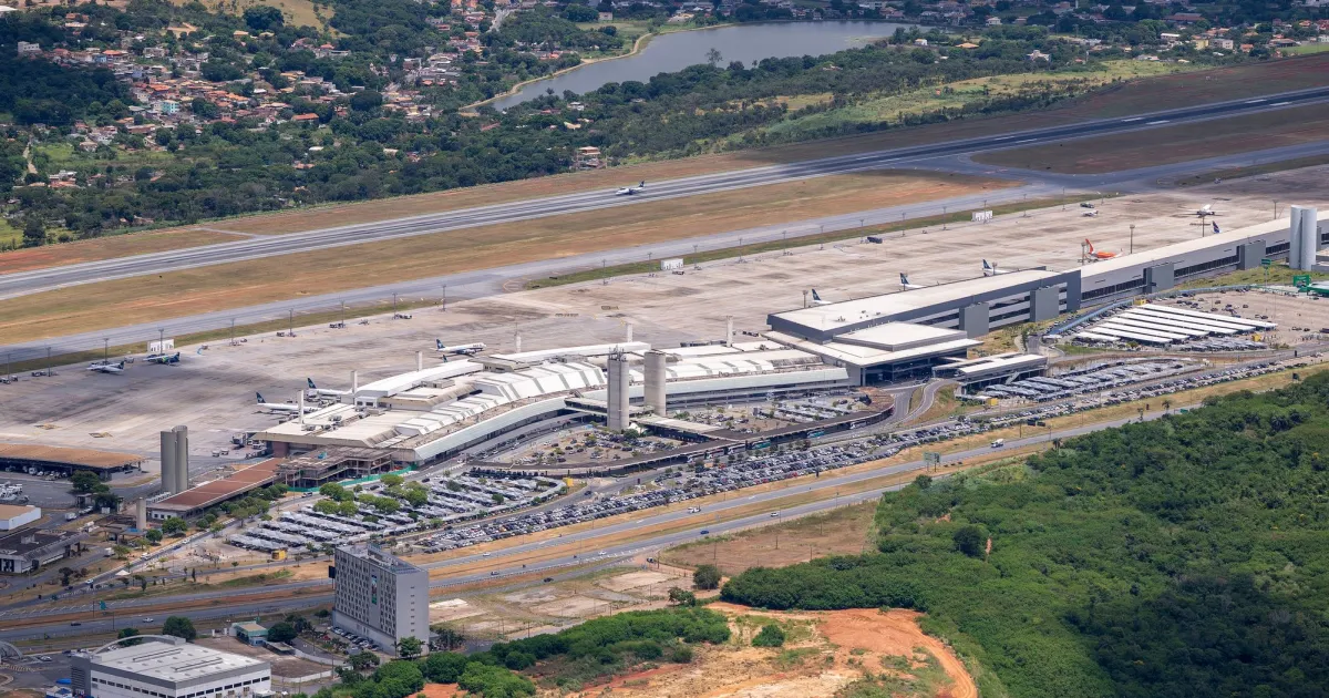 Aeroporto de Confins suspende operações neste sábado após problema na pista