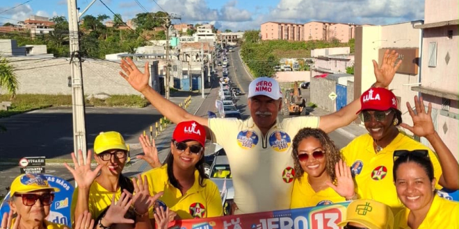 Dr. Alfredo Assis reúne mais de 100 veículos e mobiliza Simões Filho em grande carreata