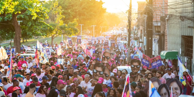Onda Rosa 44 reúne lideranças e apoiadores em caminhada de Kátia Oliveira em Simões Filho