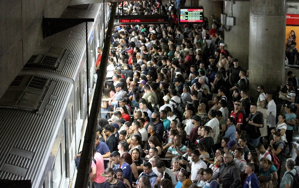 Falhas nas linhas 1-Azul e 5-Lilás do Metrô de SP provocam atrasos nesta sexta-feira